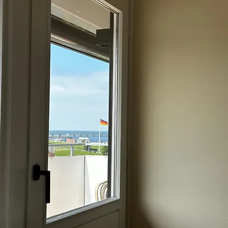 Happy Ocean View Schonberger Strand