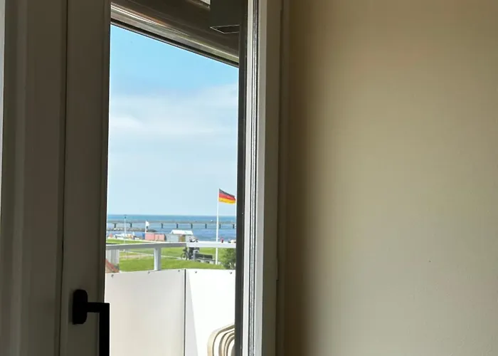 Happy Ocean View Schonberger Strand